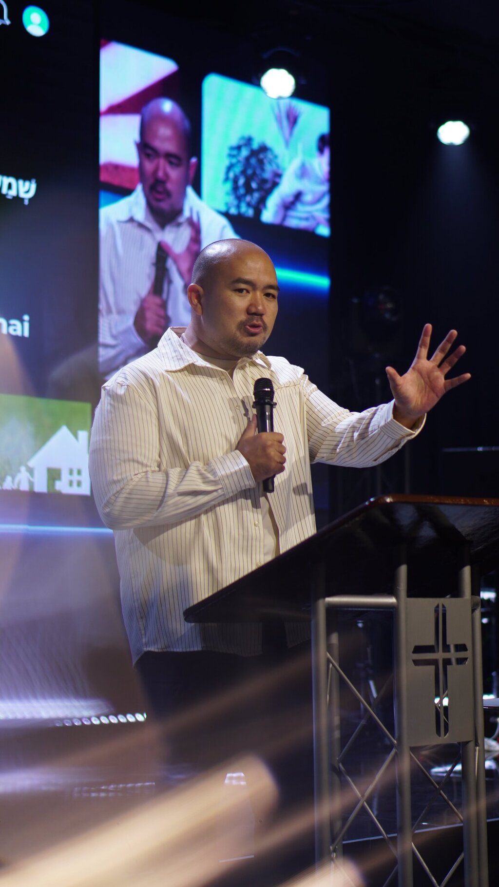 Pdt. Tyas Affandi berkhotbah